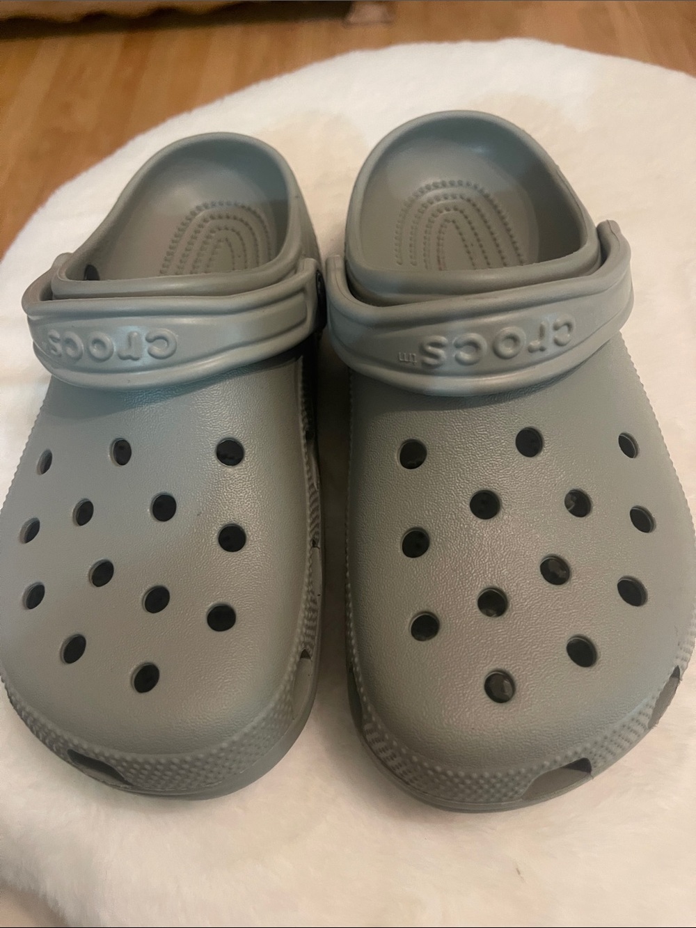 CROCS Unisex Men 6 Women 8 Classic Clog in Light Gray